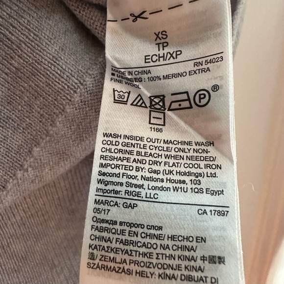 GAP 100% Merino Wool Light Gray Crew Neck Sweater - Women’s XS - Picture 4 of 7